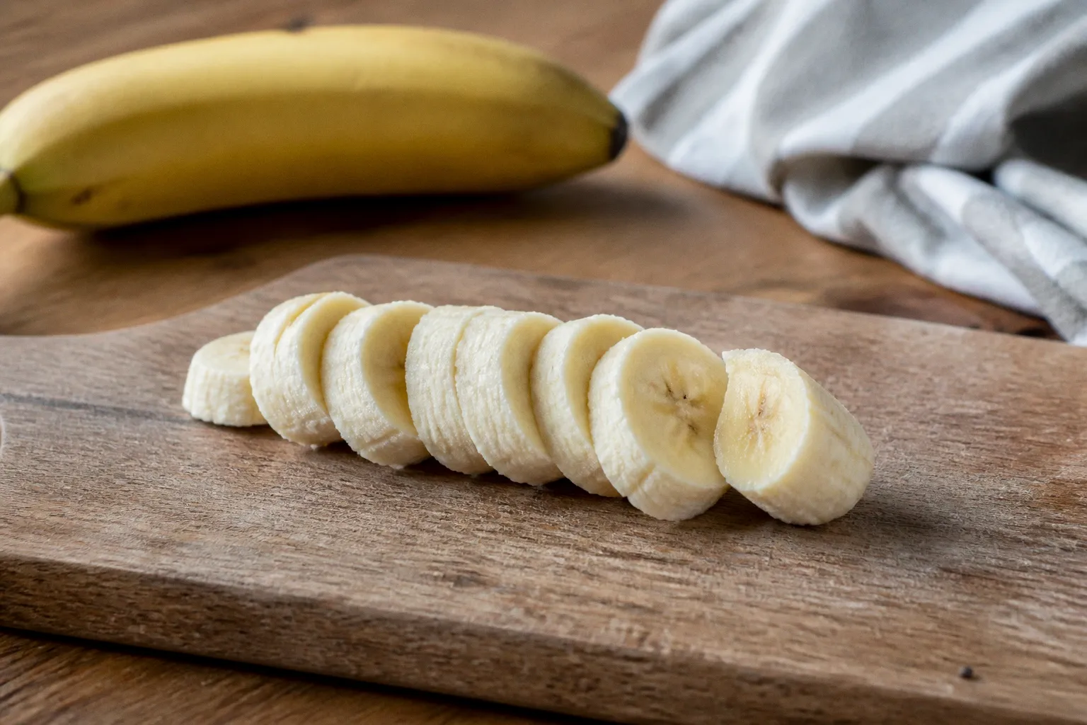 Leberreinigung mit Banane und Pfeffer: Was an dem viralen Trend wirklich dran ist