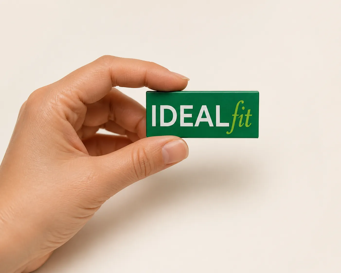 IdealFit Low — Verpackung in der Hand