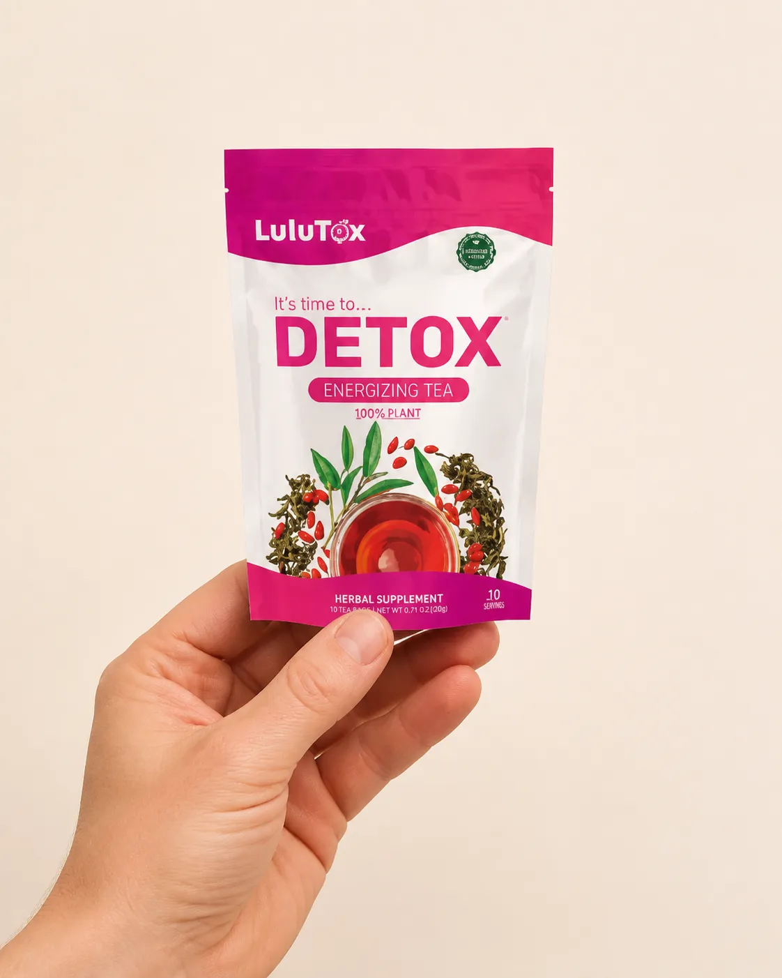 Lulutox Detox Tea — Verpackung in der Hand