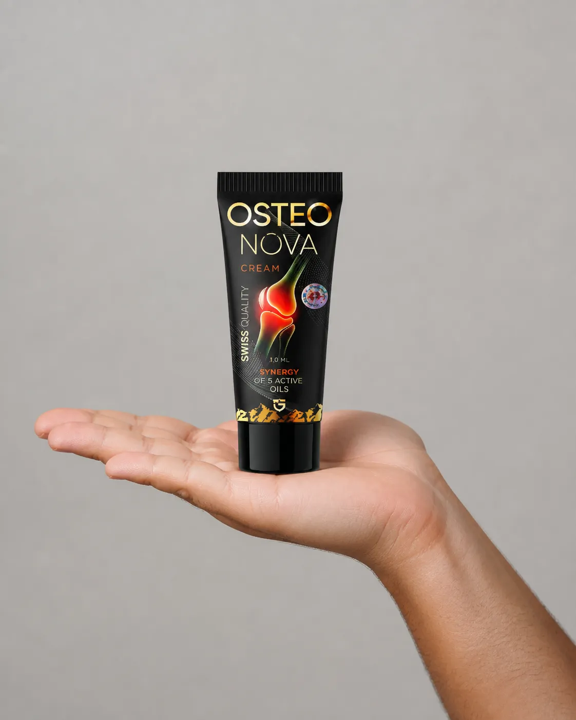 OsteoNova cream — Verpackung in der Hand
